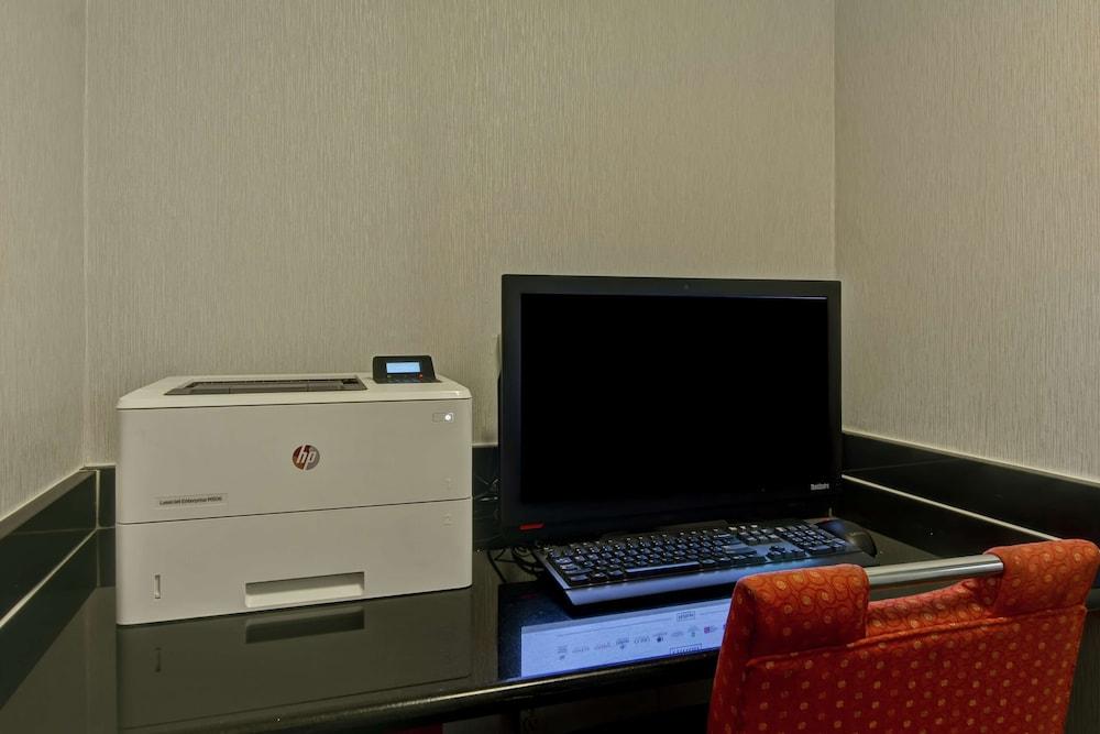 ハンプトン イン バーミンガム マウンテン ブルック ホテル バーミングハム エクステリア 写真